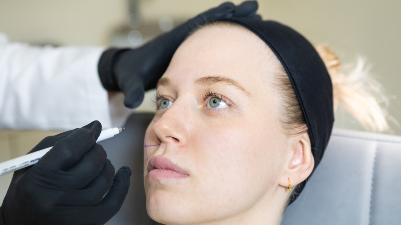 Hyaluronsäurefiller HydraFacial™ Hautreinigung, Peeling & Dermalinfusion in einem.